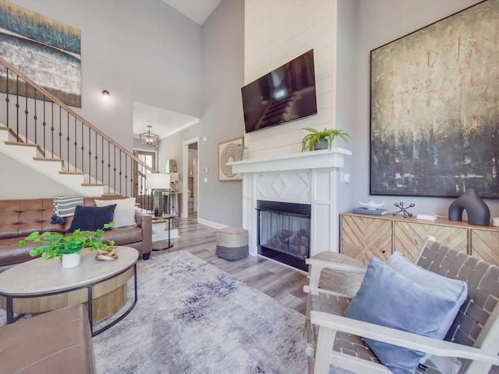 5br Farmhouse Lake Retreat—hot Tub—theater—firepit - Lake Wylie, SC