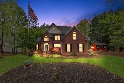 Spacious and comfy 4 Bed/3 Full Bath Canton Home!