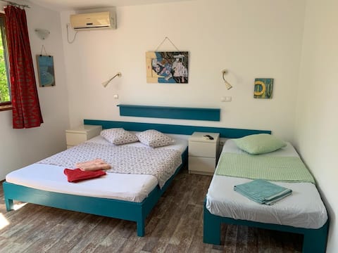 Cozy Triple Next to the Beach