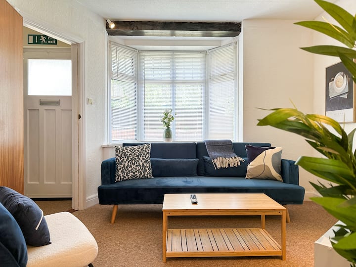 St Stephen's Retreat | Hot Tub + Parking - Canterbury
