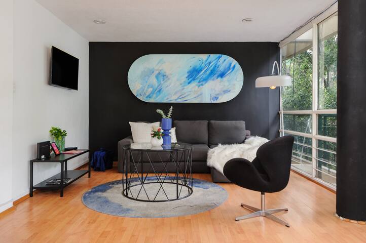 PH in Polanco for 10 w/ private balcony! gallery image 3