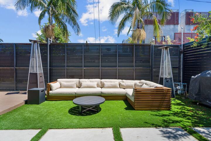 Luxury Venice Beach Escape + Sauna, Gym, Plunge gallery image 3