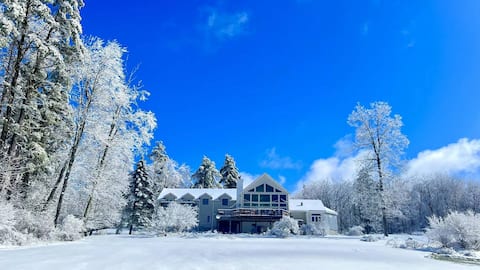 Luxury Chalet with Lake View 223 acres