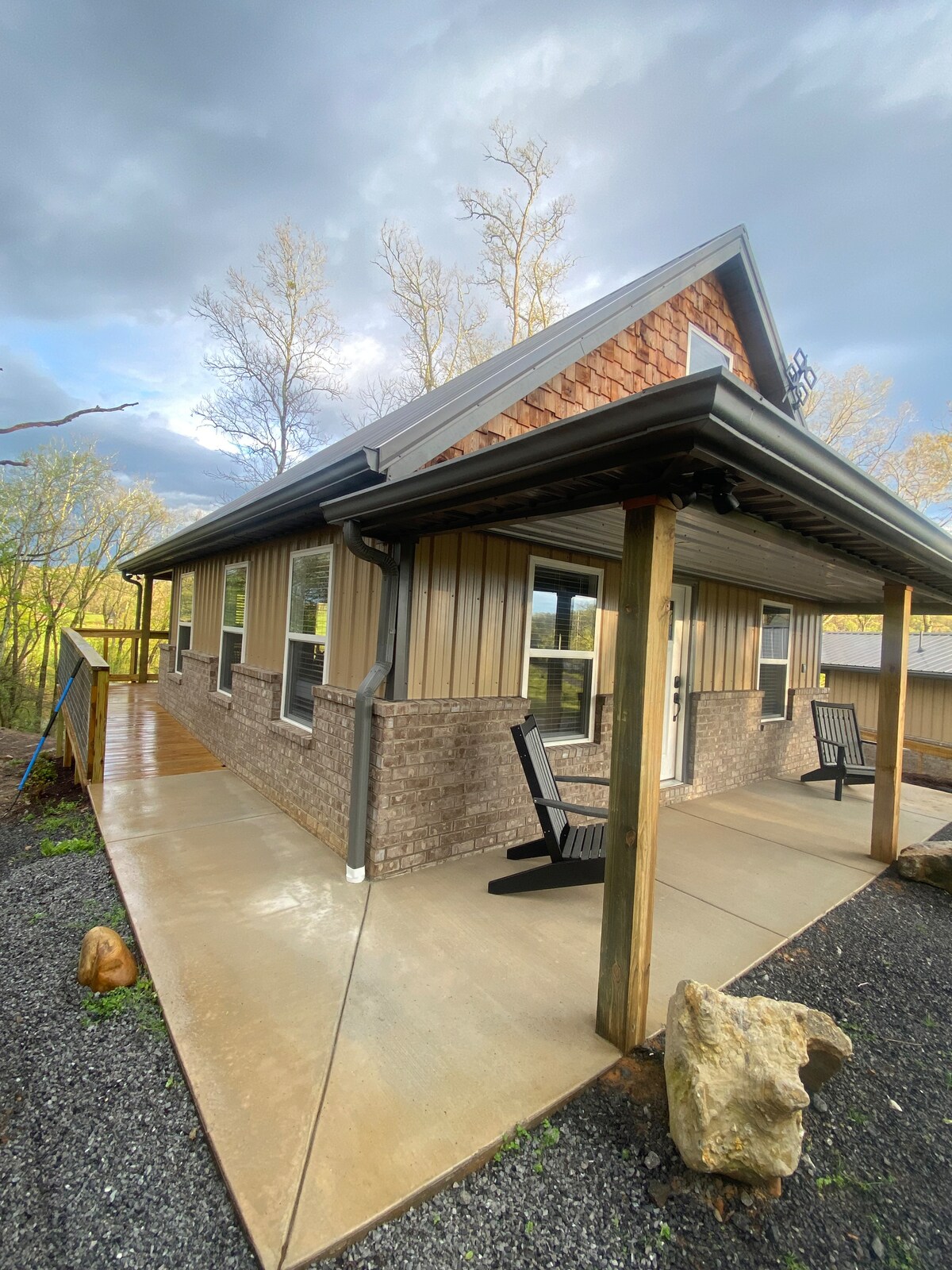 Lexi’s River Getaway Cabins for Rent in Midway, Tennessee, United