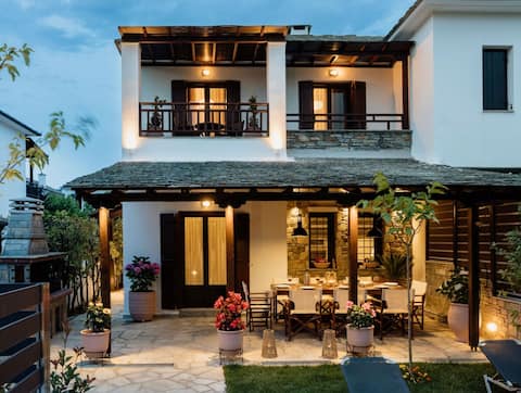 Melithos Villa -Beachfront Vacay, Luxurious Design