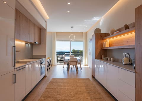 Casa Zeyla- Vouliagmeni Bliss | Sea View Retreat