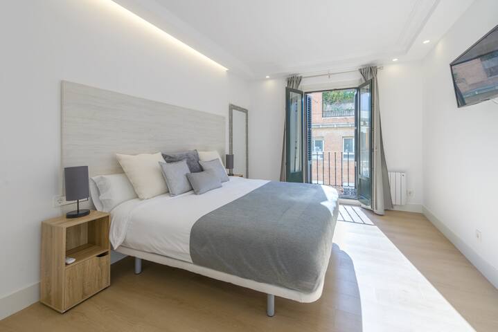 Gran Vía, NEW, 2BR 1BTH. Elevator gallery image 3