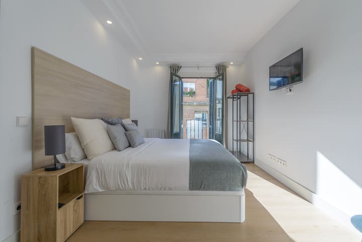 Gran Vía, NEW, 2BR 1BTH. Elevator