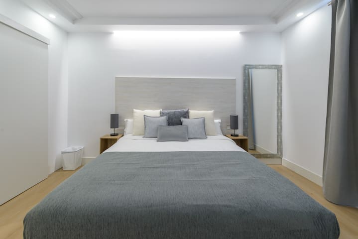 Gran Vía, NEW, 2BR 1BTH. Elevator gallery image 4