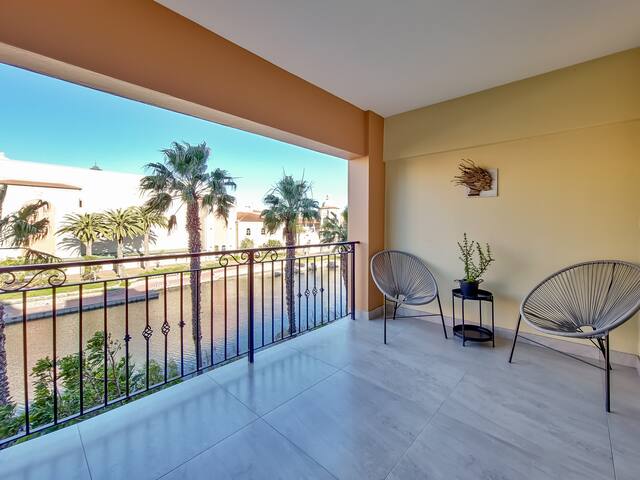 Renovated/Pools/Park/Gym/Parking/Canal walk access gallery image 3