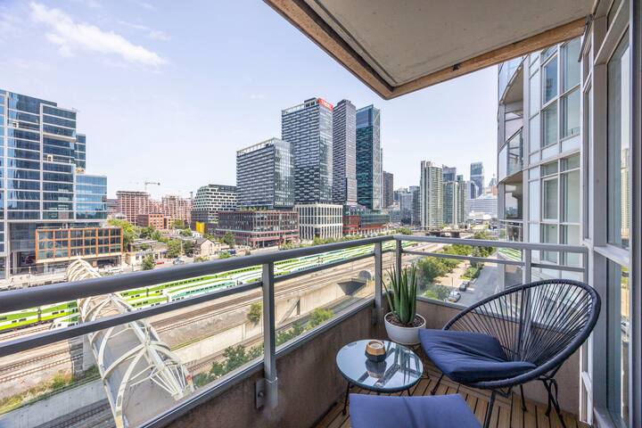 Stylish 2BR Downtown| 2 Queen Beds| 1 Free Parking gallery image 4