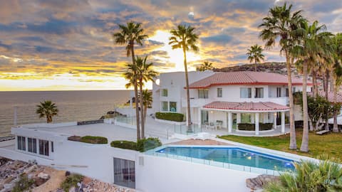 Incredible BIG house with pool. For big groups