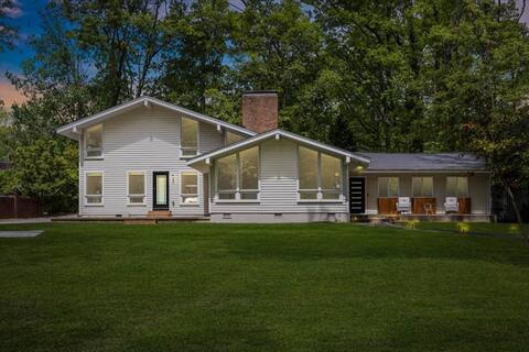 Stylish, Bright, Modern Spacious Home Near ECU