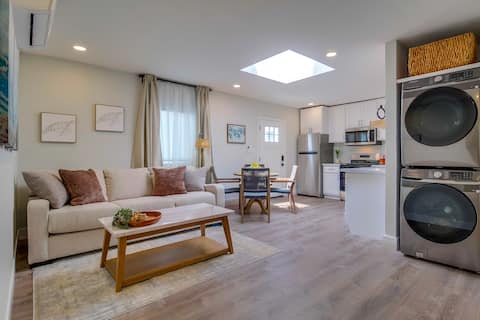 Top performing Airbnb: One block to the beach, king bed, full kitchen in Redondo Beach