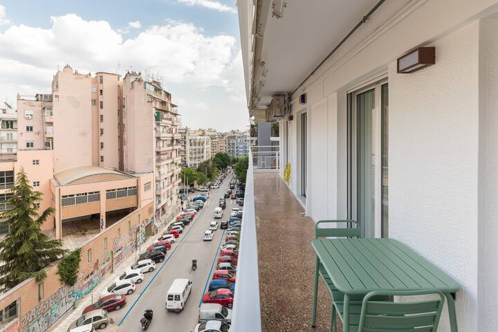 Dolly by halu!: Luxe apartment in Thessaloniki gallery image 4