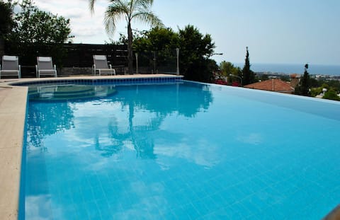4+1 Villa With Infinity Pool.