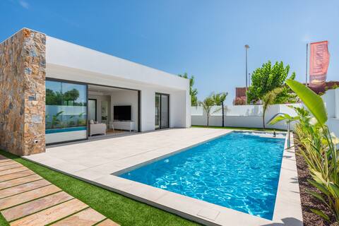 Holly's Luxury Villa,  with Heated Pool