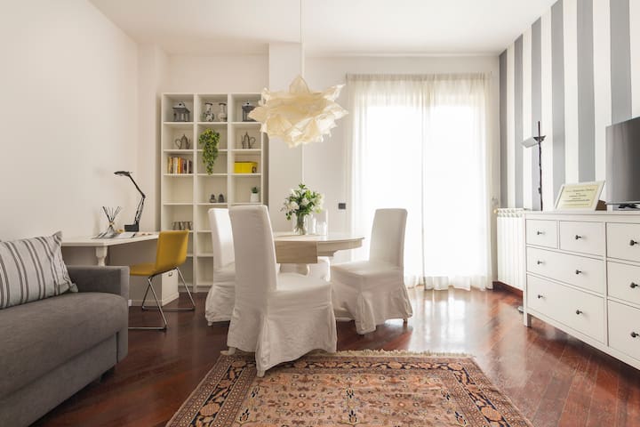 Elegant large house with parking for 6 guests