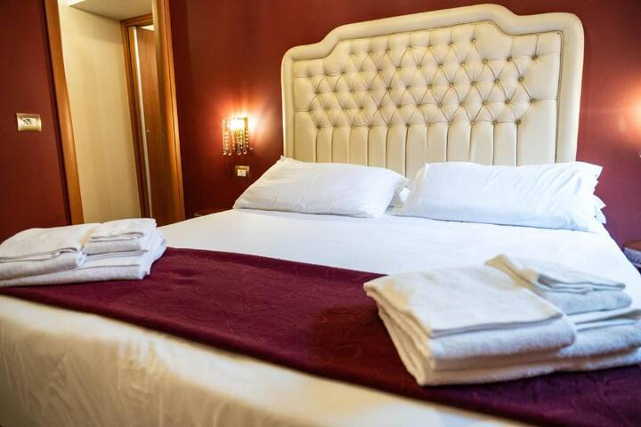 Imperial GuestHouse: Full Apartment gallery image 2