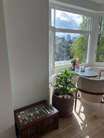 Twee verdiepingen 180 m2 woning gallery image 2