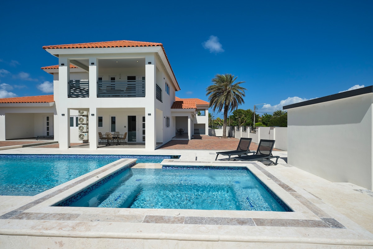 Visual Reference: Kaikushi Pool Penthouse Apartments For Rent In Noord Overig Aruba