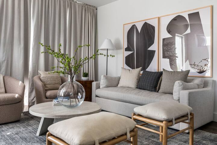 Luxe & Bright! W/ Rooftop Hot-tub & Skyline View! gallery image 5