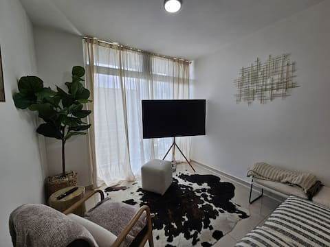 Eco Bamboo Apartment in the Downtown with Pool.