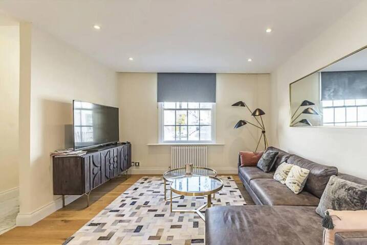 4 Bedroom Townhouse Seconds Away Harrods gallery image 3