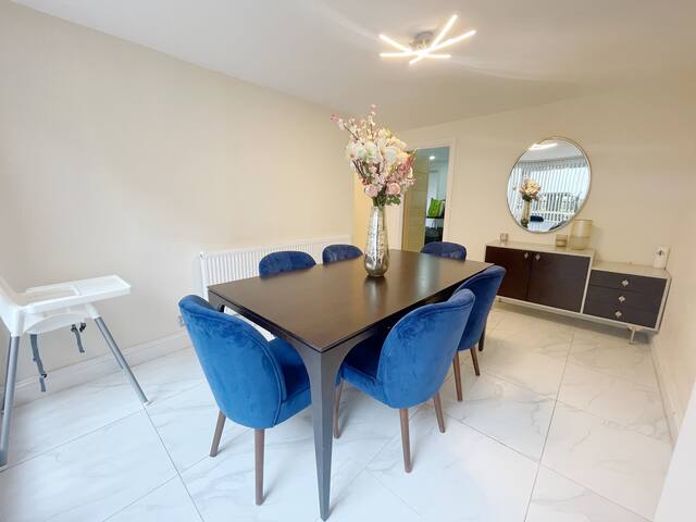 4 Bedroom Townhouse Seconds Away Harrods gallery image 5