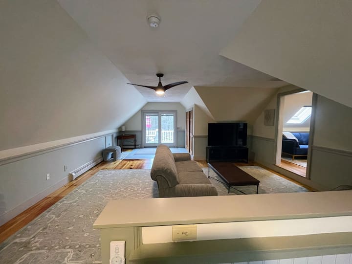 North Shore Getaway For Adults - South Hampton, NH