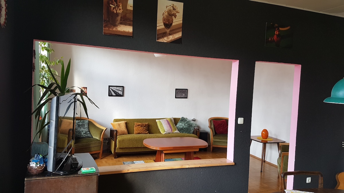 Leistungsstarkes Airbnb: Chic old building maisonette style in Hochfeld