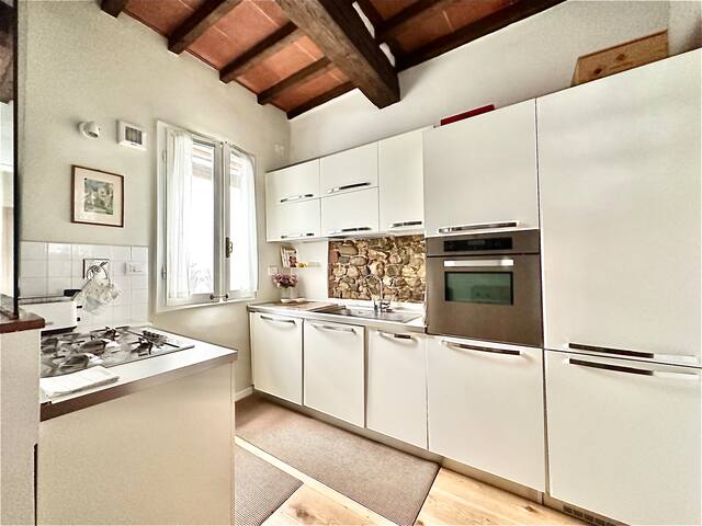 Inviting Retreat in the Heart of Florence Town gallery image 4