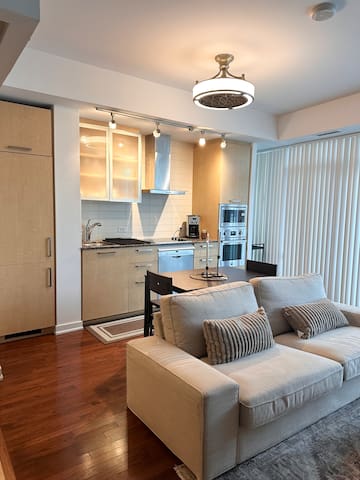 3 Bed Condo – Heart of Toronto gallery image 4