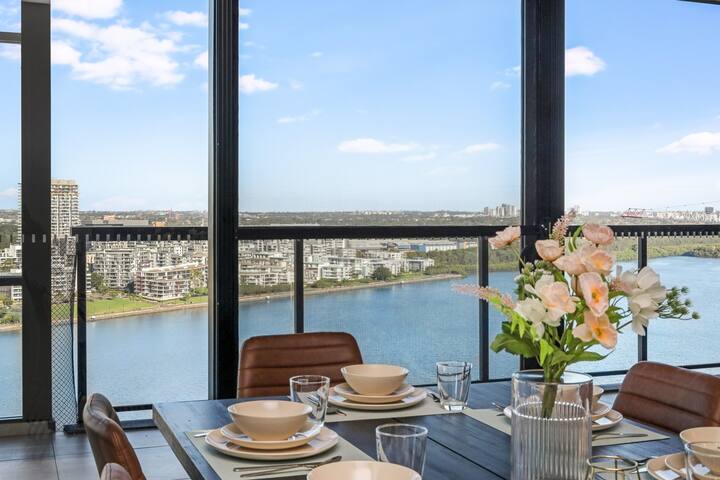Spectacular 4 Beds Penthouse @Wentworth Point