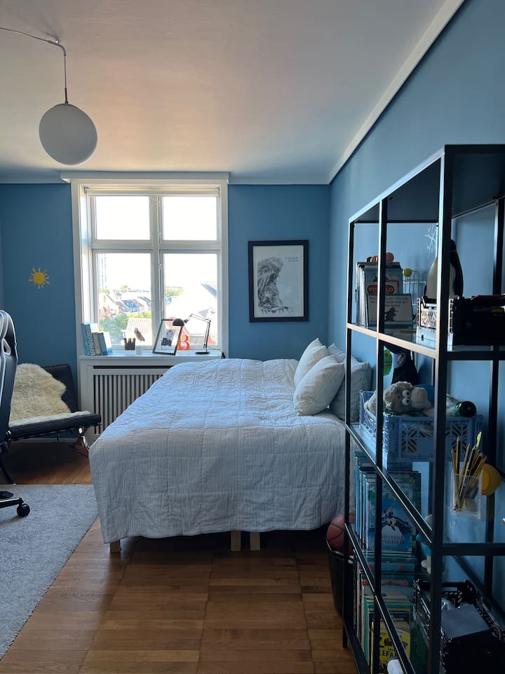 המיטה בגודל 160x200 ס"מ. 