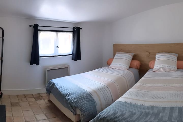 საძინებელი 2 საწოლით (80×200)