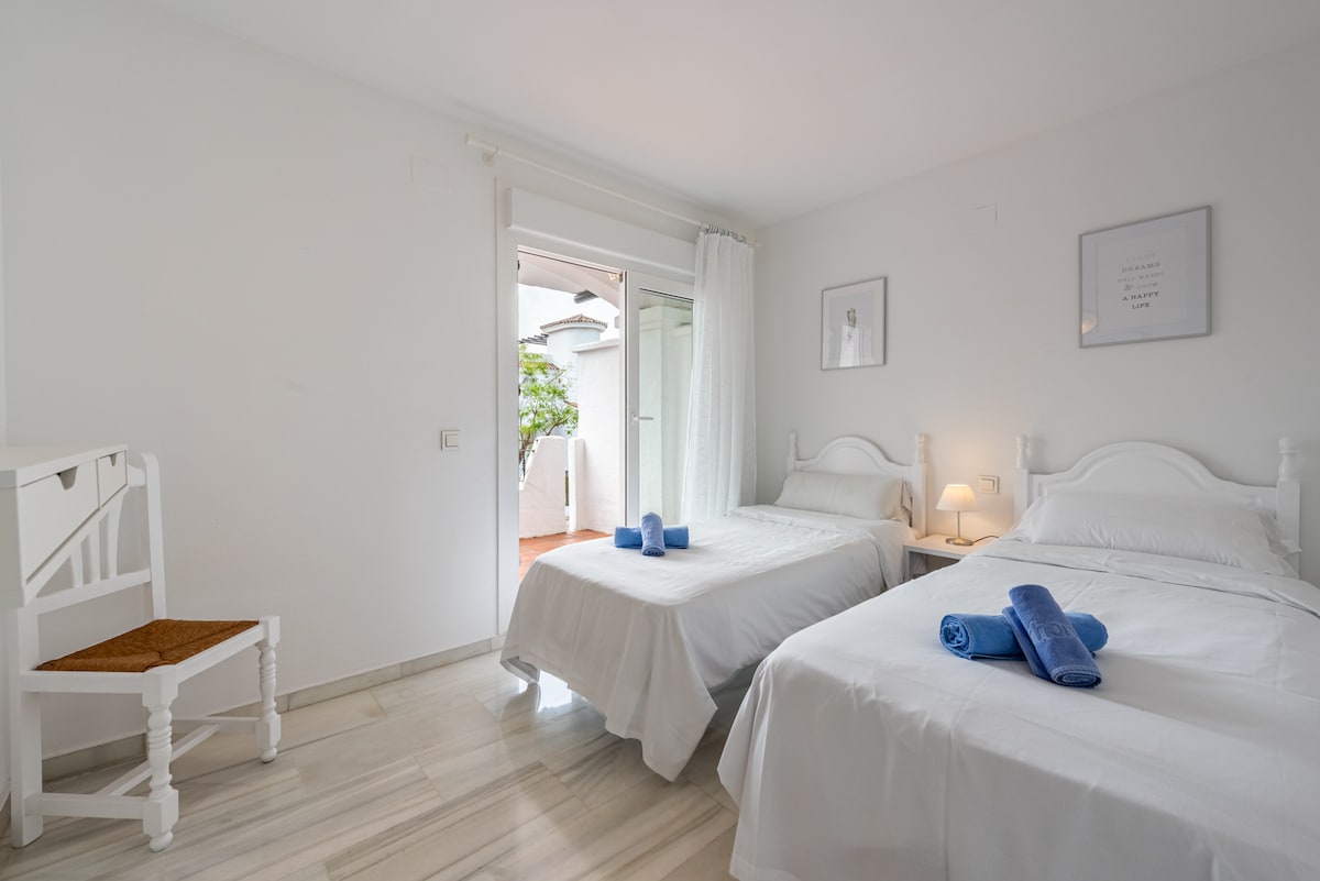 غرفة النوم الثالثة. تم تغيير الأسرة إلى سرير مزدوج بدلاً من سريرين مفردين.