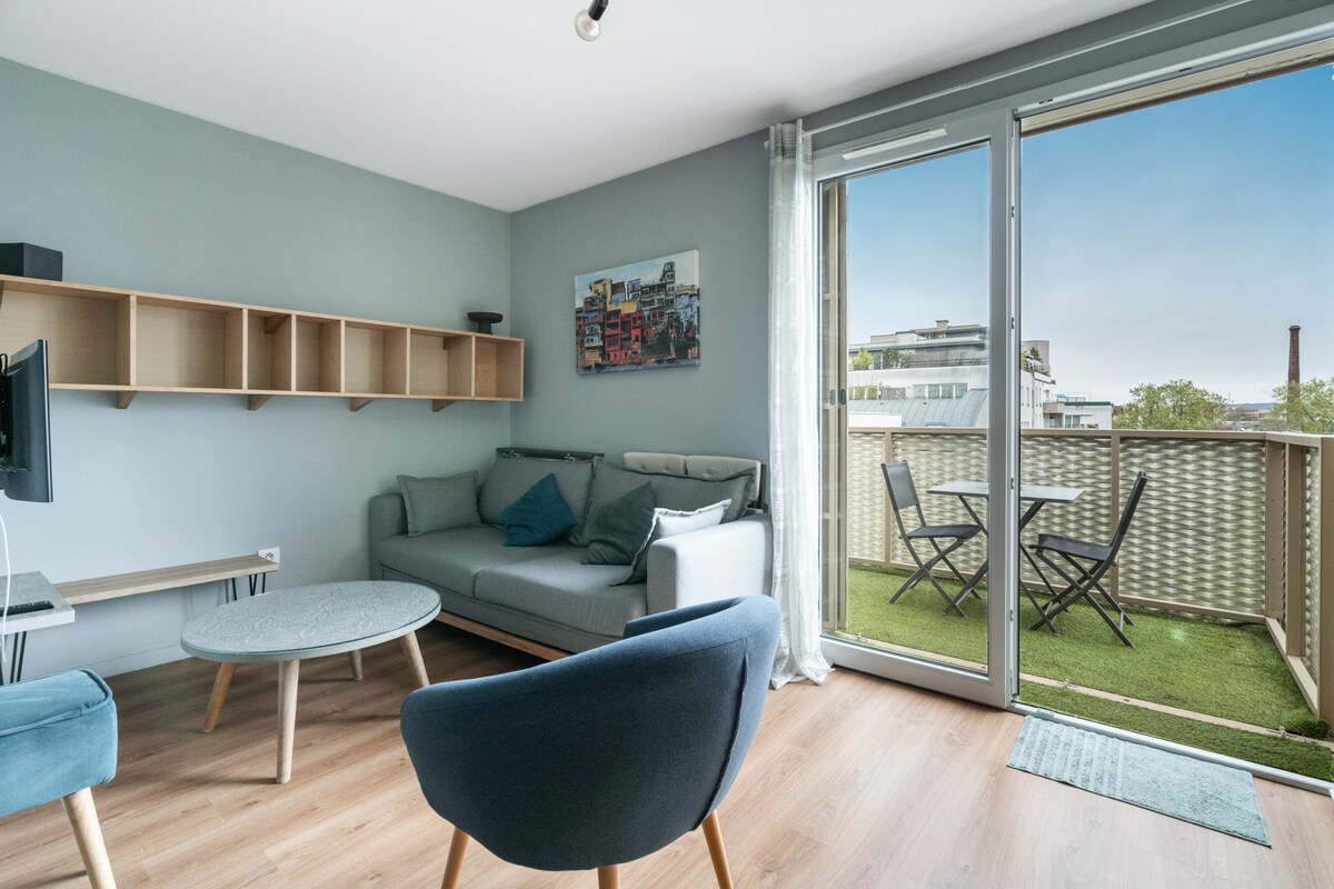 Top performing Airbnb: Le Camélinat | RER C /Metro 13 in Gennevilliers