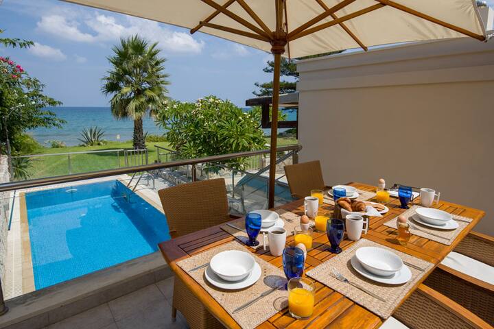 The Seaside Villa- Beach villa with Private Pool