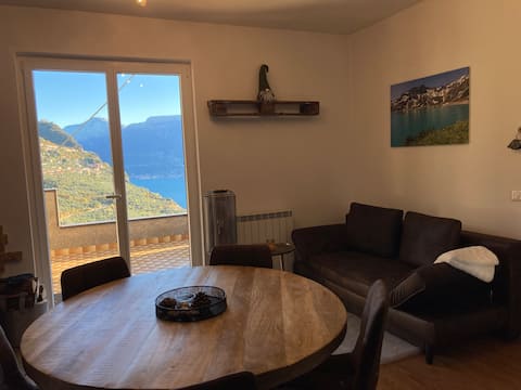 Proprietà Airbnb di successo: Apartment with fantastic views in Piovere a Tignale