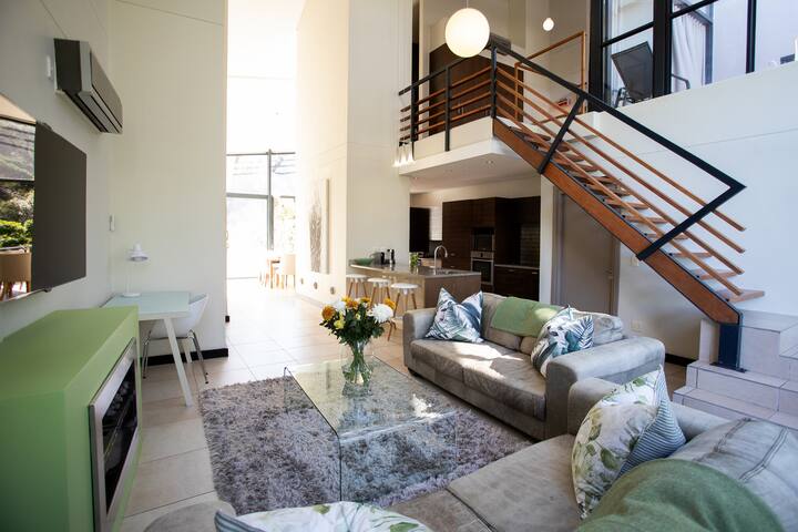 Family Penthouse Gem: Iconic Views, Beach & Pool gallery image 2