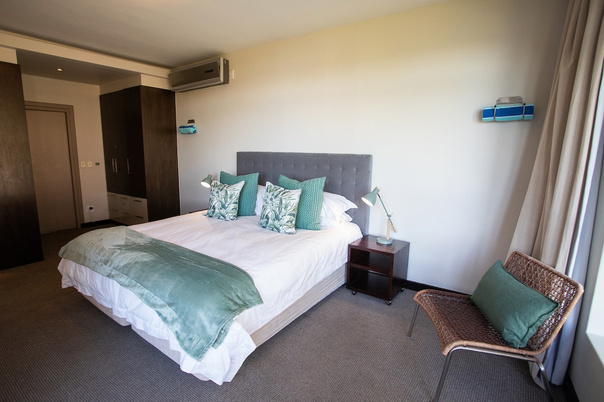 เตียงคิงไซส์ขนาดใหญ่ ห้องน้ำในตัวเต็มรูปแบบเครื่องปรับอากาศและเครื่องทำความร้อน 