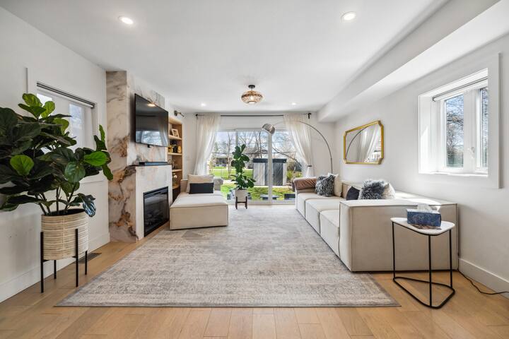 Stunning Modern Family Home gallery image 3