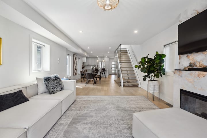 Stunning Modern Family Home - Mississauga