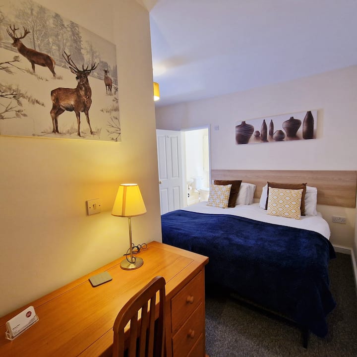 Cathedral Quarter:  3br 6 Beds & Onsite Parking - Norwich