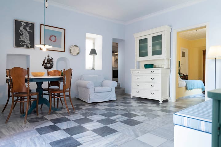 Villa Maria – Syros, Amaryllis