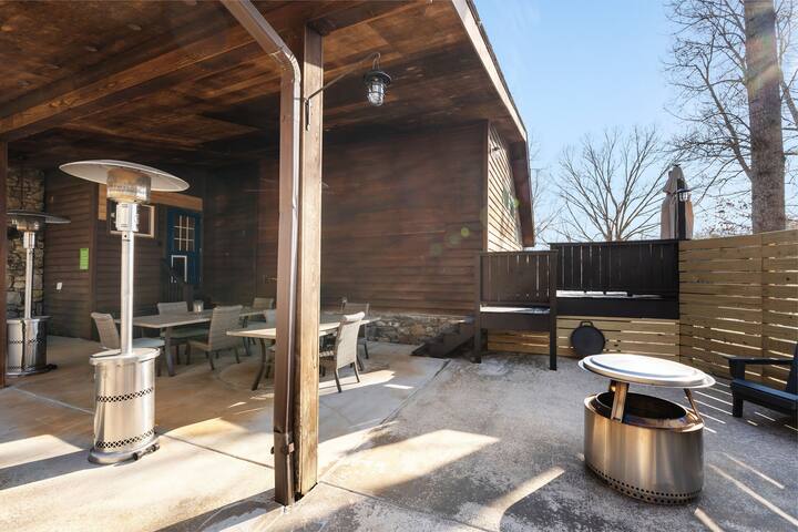 Asheville Farm Retreat, hot tub, King bed, firepit gallery image 5