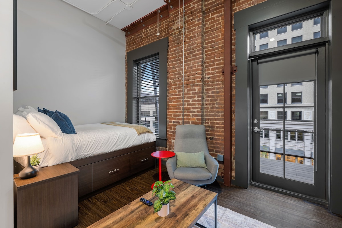 Modern Historic Interior | 1 Bed/Bath | Near Zoo - Apartments for Rent ...