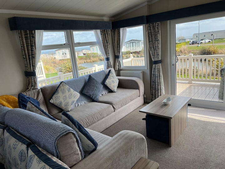 3 Bedroom Luxurious Caravan On Primrose Valley - Filey