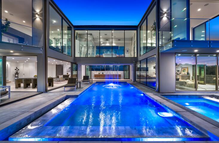 New 5 Bd Modern Sunset Strip Jetliner View Villa gallery image 3